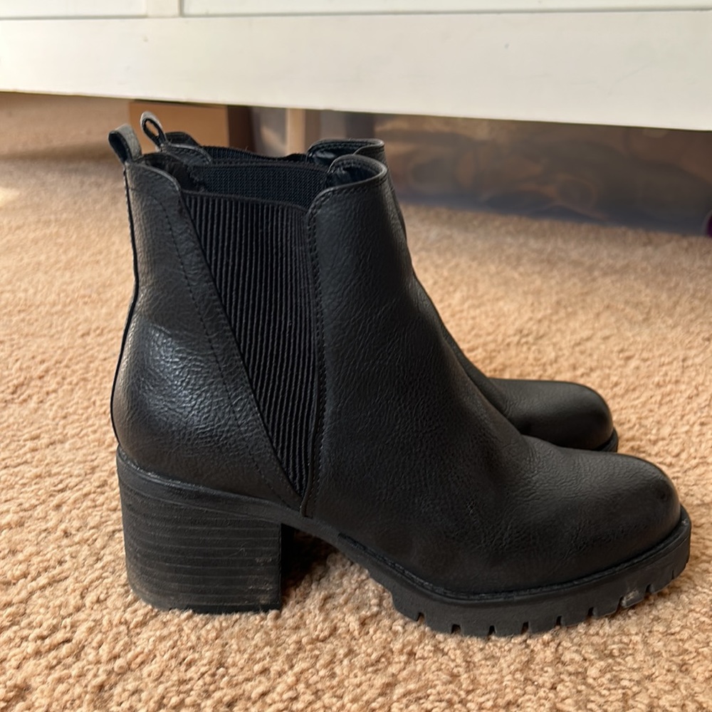 MIA lug sole Jody chelsea boots womens 7.5